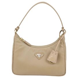 Borsa a tracolla Prada Re-Edition 2005 in Re-Nylon beige e pelle Saffiano