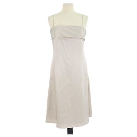 Autre Marque Armani Collezioni Mini-Kleid aus Seide in Metallic-Beige mit schmalen Trägern und eckigem Ausschnitt