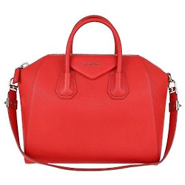 Bolso Satchel Antigona Medium de piel roja Givenchy