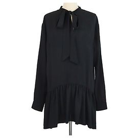Saint Laurent langes Kleid aus schwarzem Krepp mit Schleifendetail am Ausschnitt und langen Ärmeln