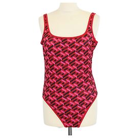 Bañador de una pieza Versace en jersey rojo con estampado de logotipo geométrico
