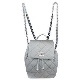 Zaino Chanel My Everything in pelle caviar matelassé grigio ombré