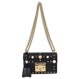 Borsa a tracolla Gucci Small in pelle nera con borchie di perle e lucchetto