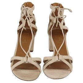 Sandali Beverly Hills con lacci e cinturino alla caviglia in camoscio beige Aquazzura