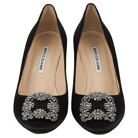 Manolo Blahnik Black Satin Hangisi Pumps