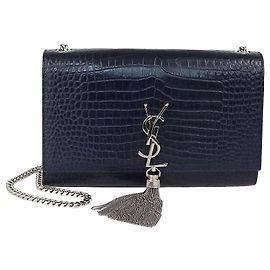 Borsa a tracolla Medium Kate con nappe in pelle embossed coccodrillo blu navy Saint Laurent