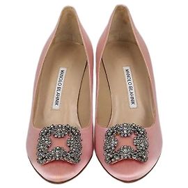 Zapatos de salón Hangisi de satén rosa Manolo Blahnik