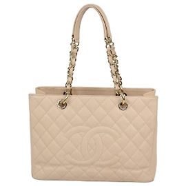 Borsa Grand Shopping Tote Chanel in pelle caviar matelassé crema