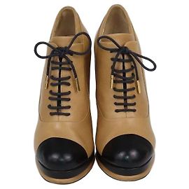 Botines de plataforma con puntera Chanel en cuero Beige/Black