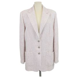 Blazer Chanel de tweed rosa abotonado sencillo
