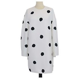 Tibi Midi-Kleid mit langen Ärmeln in Weiß/Schwarz mit Polka Dots