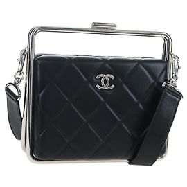 CHANEL Matelasse Handtasche aus Lammleder 2way Schwarz Silber CC Auth 199135SM