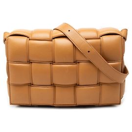 Bolsa tiracolo Bottega Veneta Cassette acolchoada em nappa intrecciato castanha