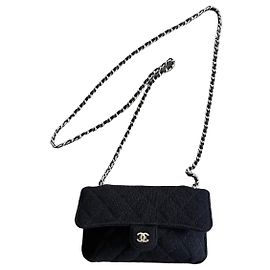 Chanel gesteppte Umhängetasche aus Stoff, Schwarz
