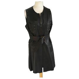 Giorgio ärmelloses schwarzes Lederkleid mit Gürtel
