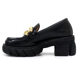 Gucci Loafer für Damen mit ineinandergreifenden Kristallen und schwarzer Rug-Sohle