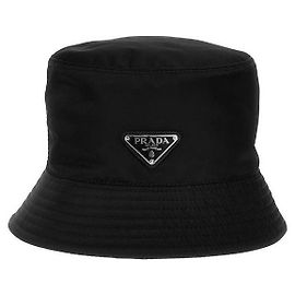 Prada Nylon Bucket Hat Schwarz mit silbernem Dreiecks-Logo