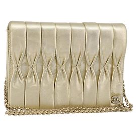 CHANEL Schultertasche mit Kette aus Lammleder Gold CC