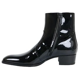 Saint Laurent Wyatt Stiefeletten aus Lackleder Schwarz, ungetragen
