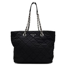 Prada Saco shopper de ombro em nylon acolchoado preto com corrente