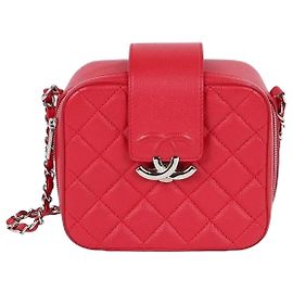 Chanel Mini Borsa Camera Matelassé Red Series