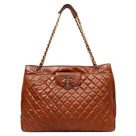 Chanel Borsa a tracolla matelassé in pelle di agnello marrone con catena