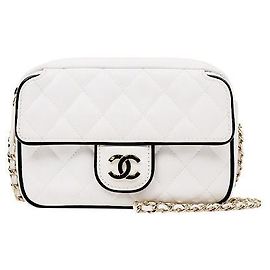 Chanel Sac à épaule matelassé blanc à rabat et chaîne
