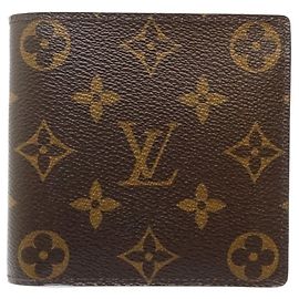 Louis Vuitton Monogram Bi-fold Wallet