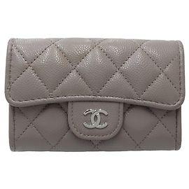 Tarjetero Chanel de piel de becerro granulada beige