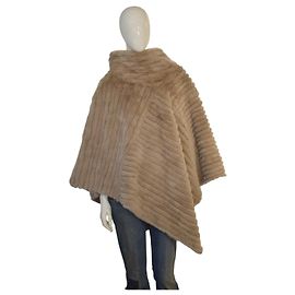Autre Marque Armani Collezioni Poncho Cape de Piel de Conejo Taupe
