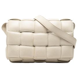 Bolso bandolera Bottega Veneta Cassette acolchado de Nappa Intrecciato blanco