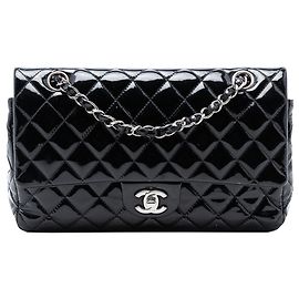 Bolso de hombro Chanel Medium Classic Double Flap de charol negro