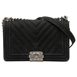 Bolso bandolera Chanel Boy Flap de ante chevron negro tamaño Old Medium