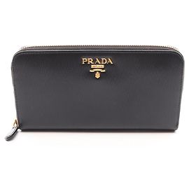 Portafoglio lungo Prada in pelle nera