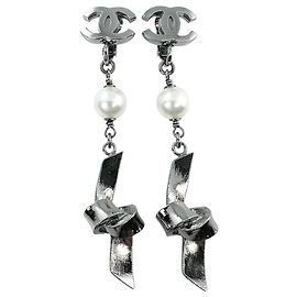 Orecchini a clip Chanel Coco Mark con motivo a fiocco