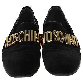 Mocassini Slip-On Moschino in Velluto Nero con Logo in Metallo