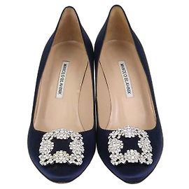 Escarpins Hangisi en satin bleu marine Manolo Blahnik