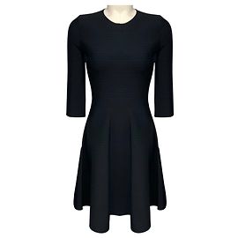 Christian Dior tailliertes Cocktailkleid aus Stretch-Strick mit Hahnentritt-Muster in Marineblau / Schwarz und CD Bee Stickerei