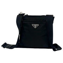 Borsa a tracolla Prada con logo triangolare in metallo