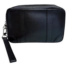 Pochette Louis Vuitton de piel Taiga