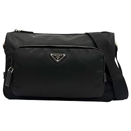 Bolso bandolera Prada en Re-Nylon negro Large con ribetes de Saffiano