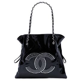 Bolso Chanel Bon Bon Large de charol negro