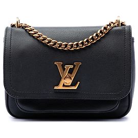 Bolsa de Ombro Lockme em Pele de Bezerro Preta Louis Vuitton