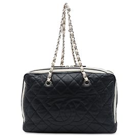 Borsa a tracolla Chanel Lido in pelle d'agnello matelassé nera Paris Venice