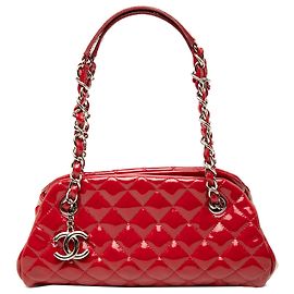 Bolsa Bowling Chanel Just Mademoiselle Pequena em Verniz Matelassê Vermelha