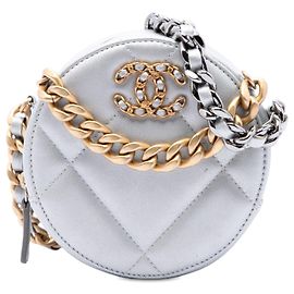 Clutch rotonda 19 in pelle d'agnello metallizzata argento Chanel con catena