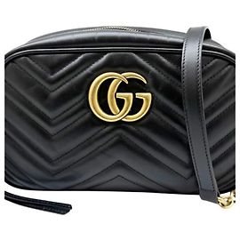 Borsa a tracolla Gucci GG Marmont Small in pelle matelassé nera con catena