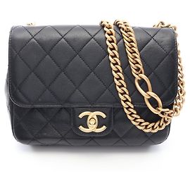Borsa a tracolla Chanel Matelassé in pelle nera