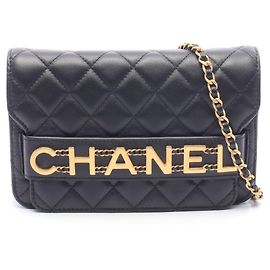 Chanel Matelassé Logo Schultertasche