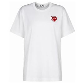 Comme Des Garcons Camiseta blanca con parche de corazón rojo metal